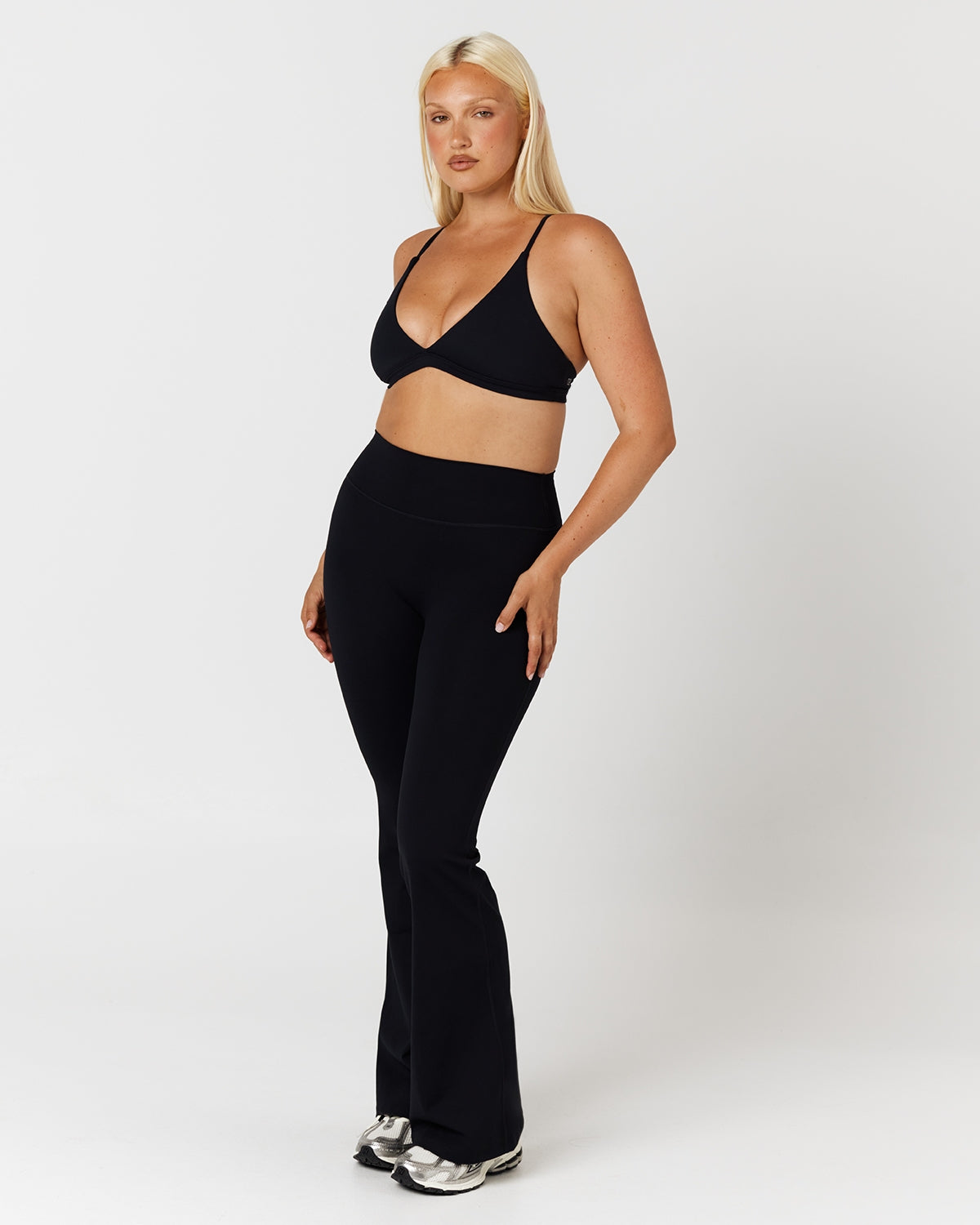 Form Invisible Scrunch Flare Leggings | Black