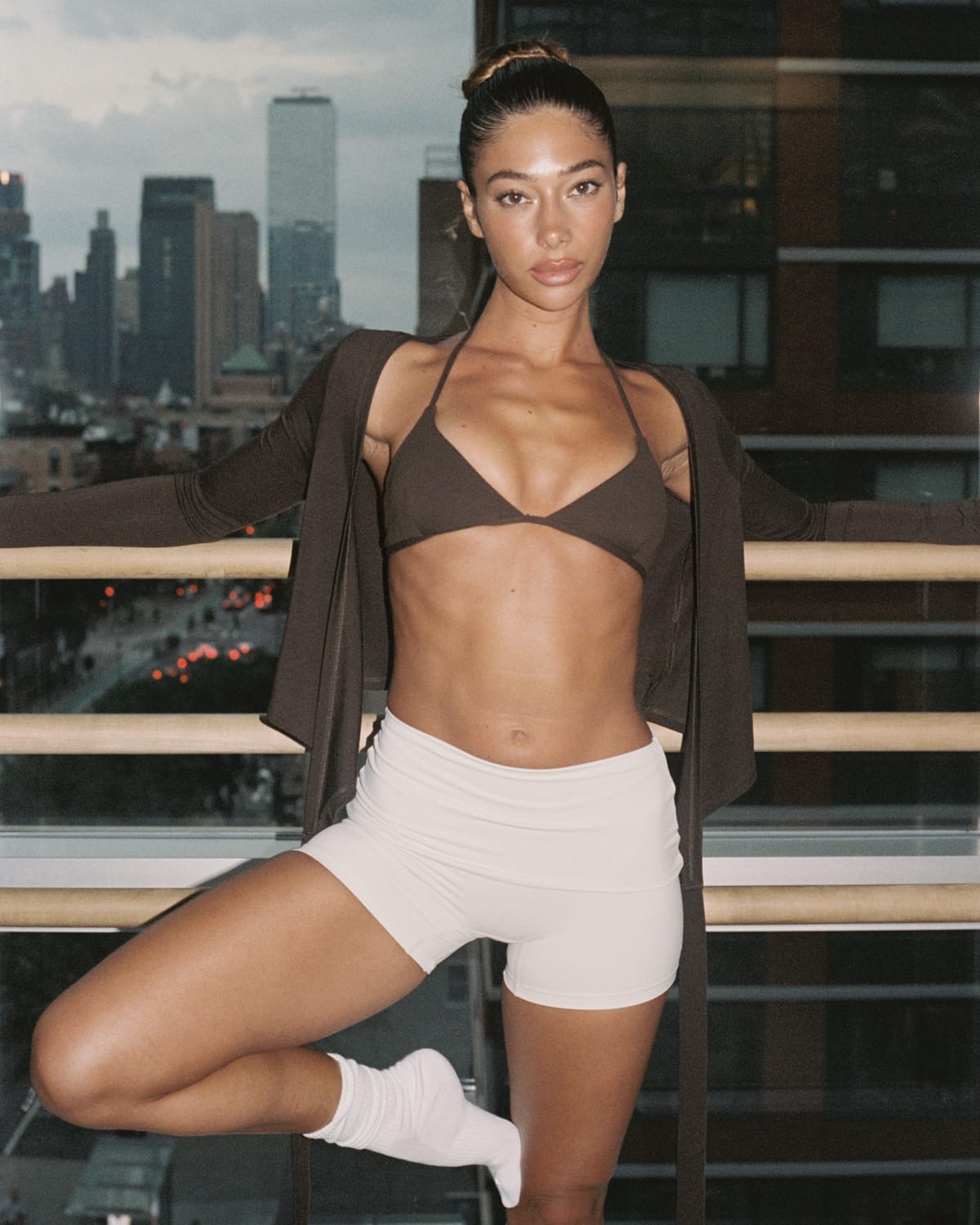Form Micro Halter V Crop | Dark Chocolate